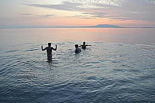 How to skinny dip in the South China Sea