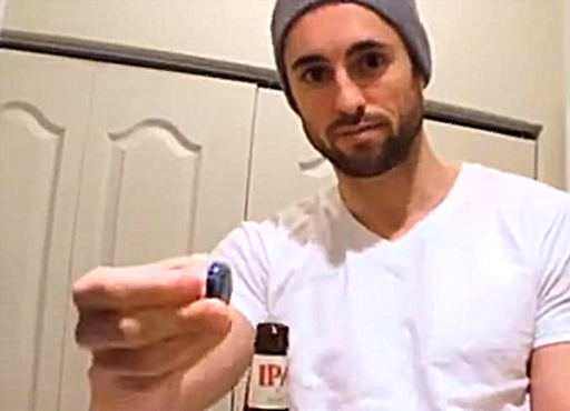 Aqui está um incrível truque de abertura de garrafa de cerveja que você nunca viu antes